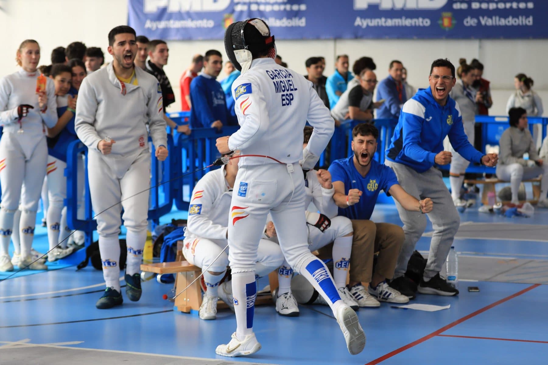 Esgrimista del CELC celebrando una victoria